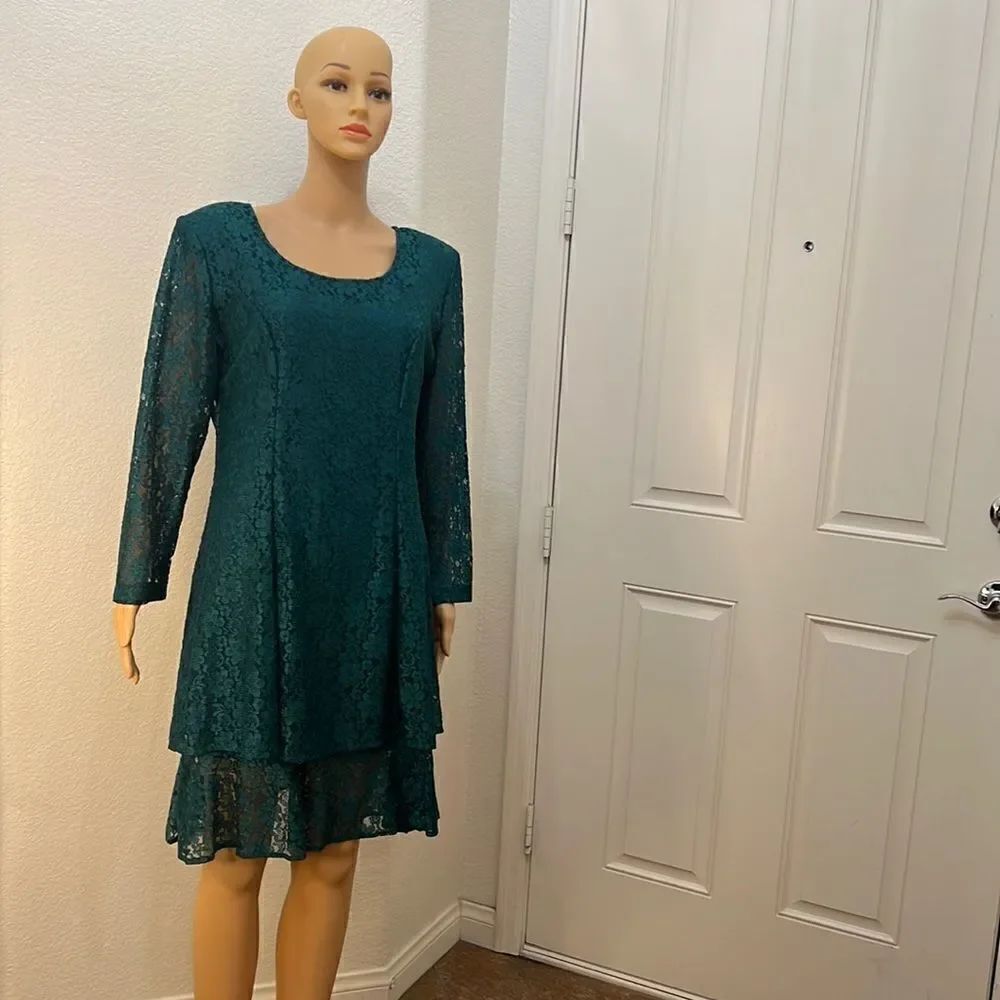 Boulevard De Paris Green Dress Scoop Neck Long Sleeve Floral Tiered Lace Lined